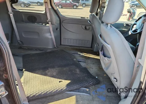 2006 Chrysler Town & Country из США, поврежденный, VIN 1A4GP45R56B690277